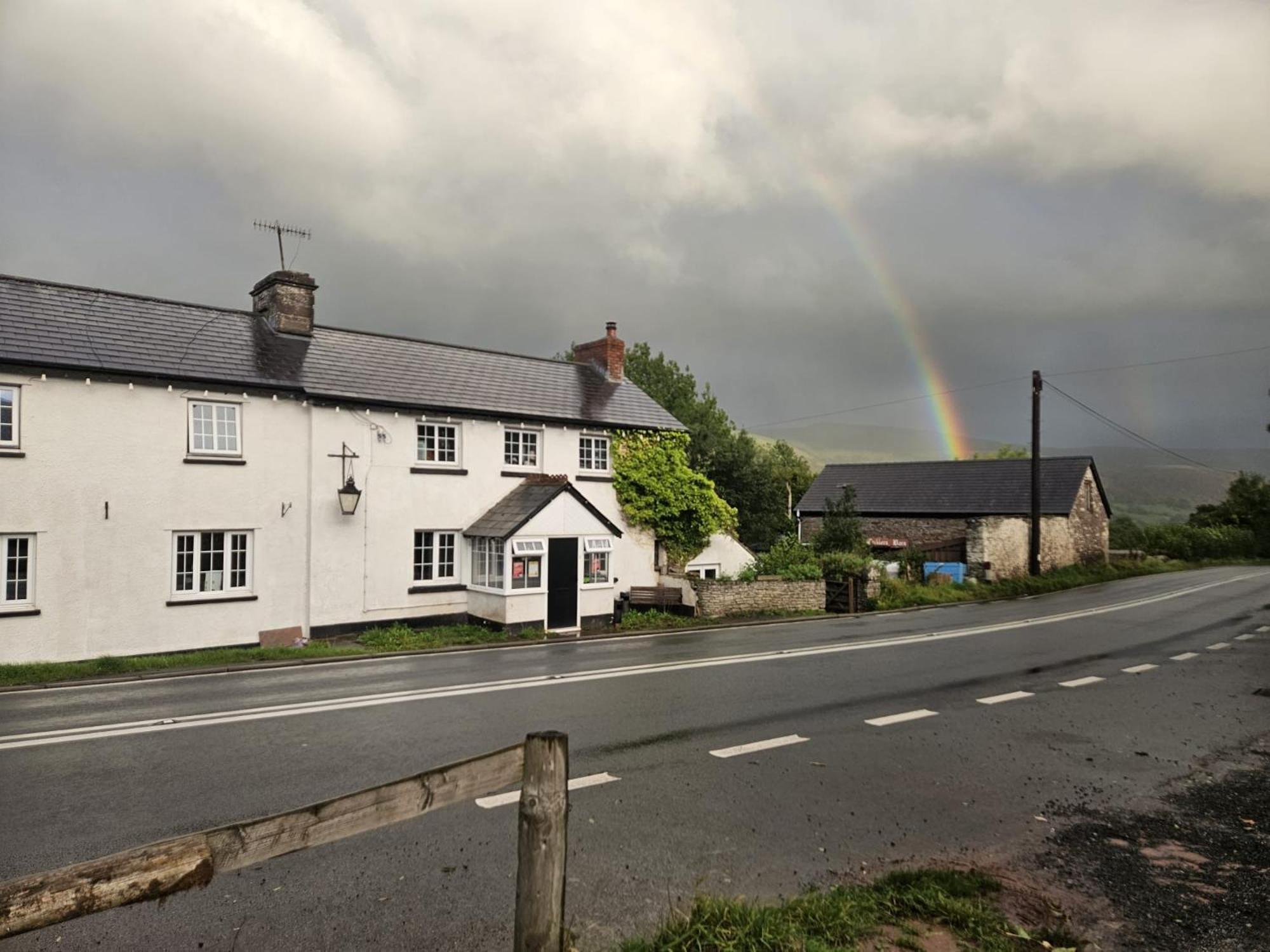Dinas Castle Inn Brecon Exterior photo